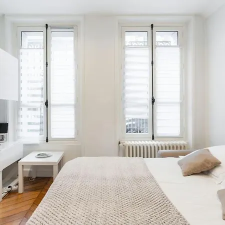 Studio Luxe Montaigne Apartment Paris